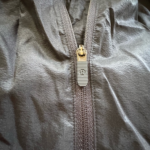 Lululemon Women’s Full Zip Jacket Black Mesh Running Lightweight S/M NWOT - Picture 4 of 6